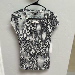 NWT! Patterned t-shirt from express